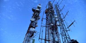 What Are the Workplace Advantages of Wireless Communication?