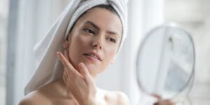 Does the Saggy Skin on Your Face Bother You? Fight It by Trying These Natural Remedies